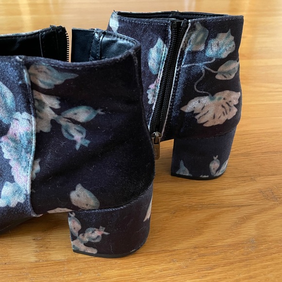 Circus by Sam Edelman Velvet Floral Bootie.  Size 8.5. - Picture 9 of 12
